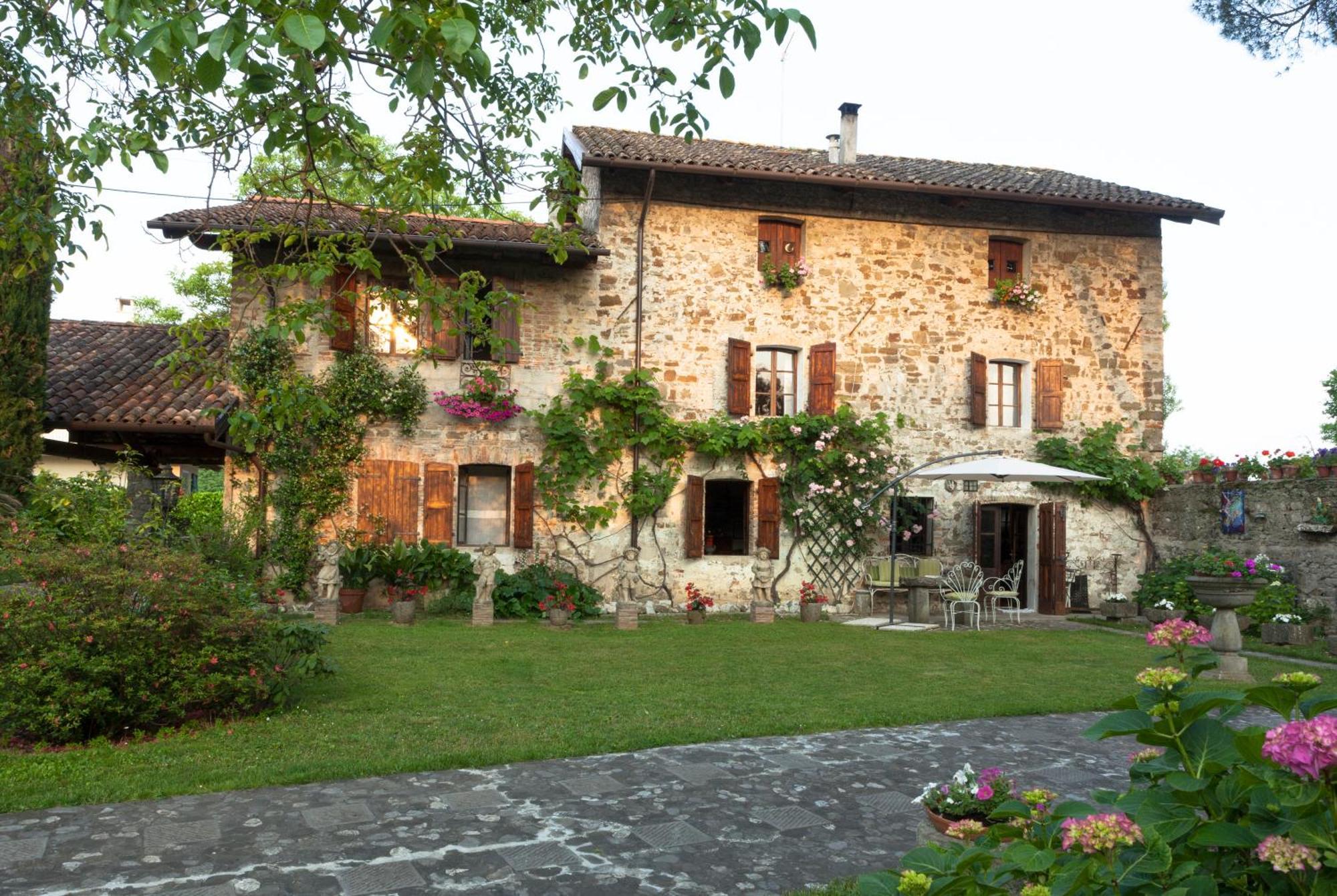 B&B La Casa Del Sole Manzano Exterior foto
