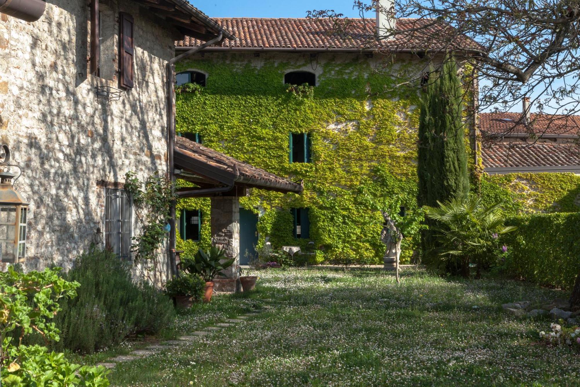 B&B La Casa Del Sole Manzano Exterior foto